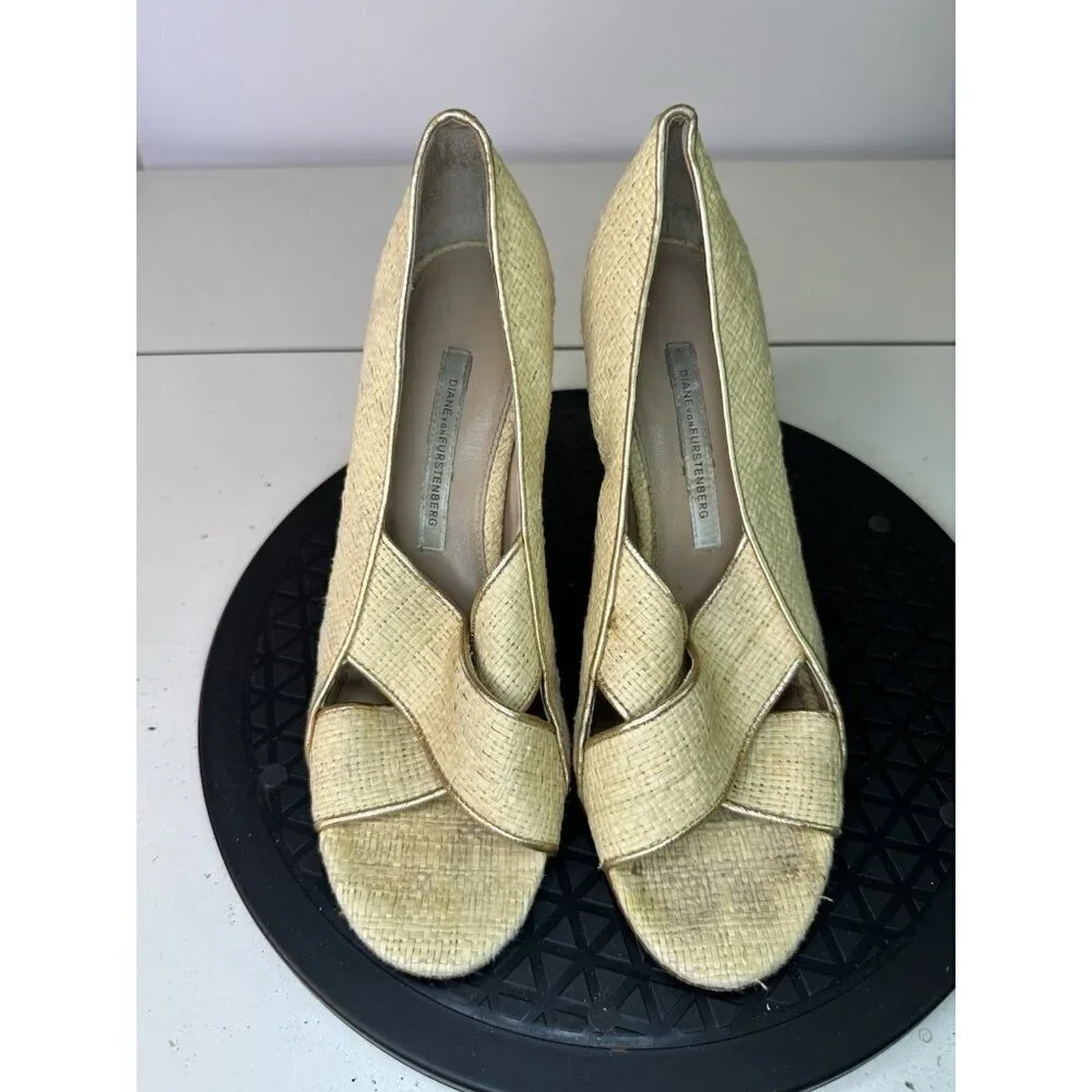 Diane von Furstenberg Wedges Peep Toe Heel Wicker Sz 8M